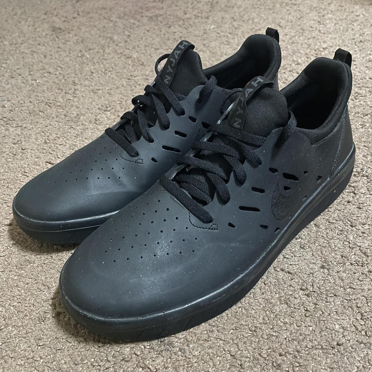 nike sb nyjah triple black