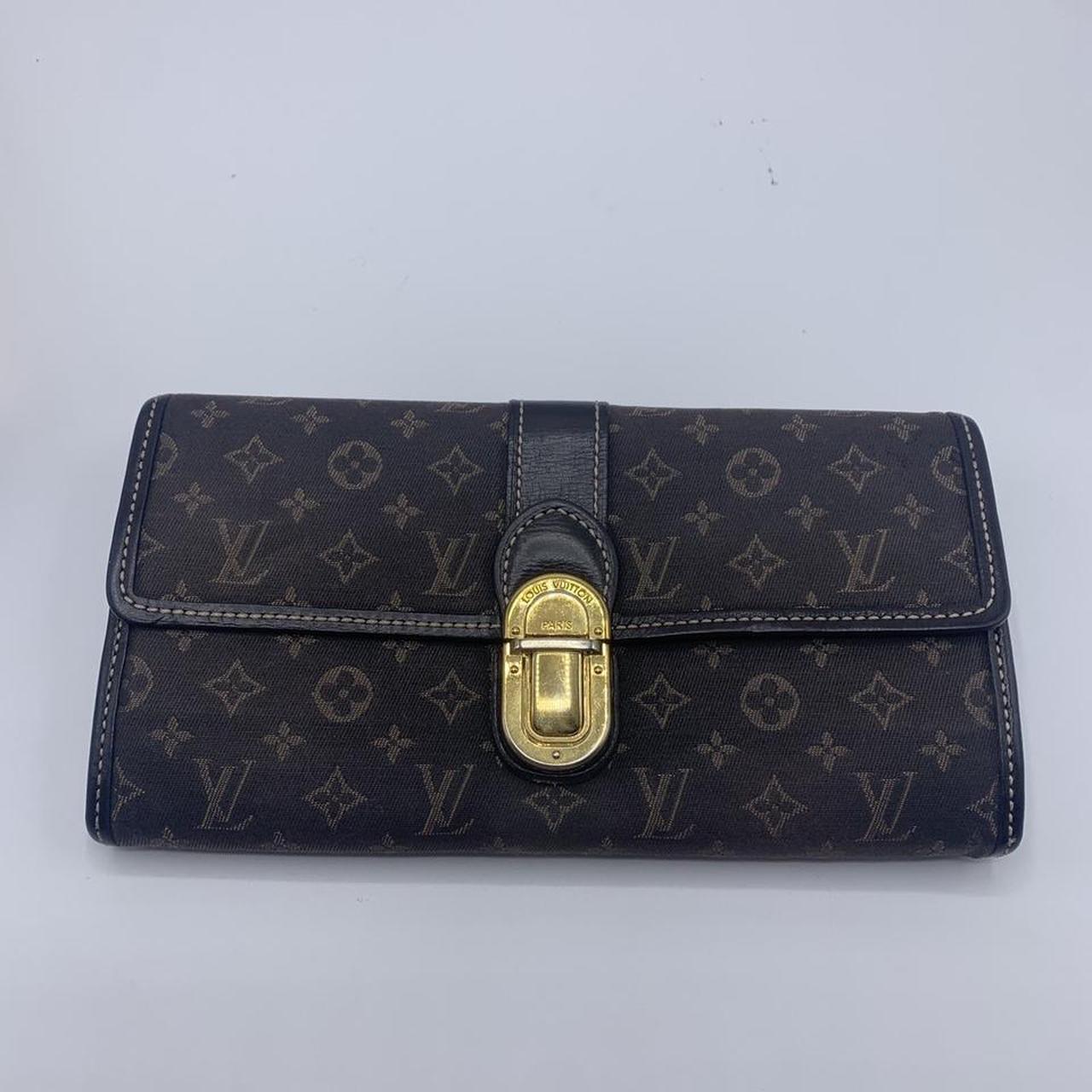 Louis Vuitton Blue Monogram Vernis Sarah Wallet - Depop