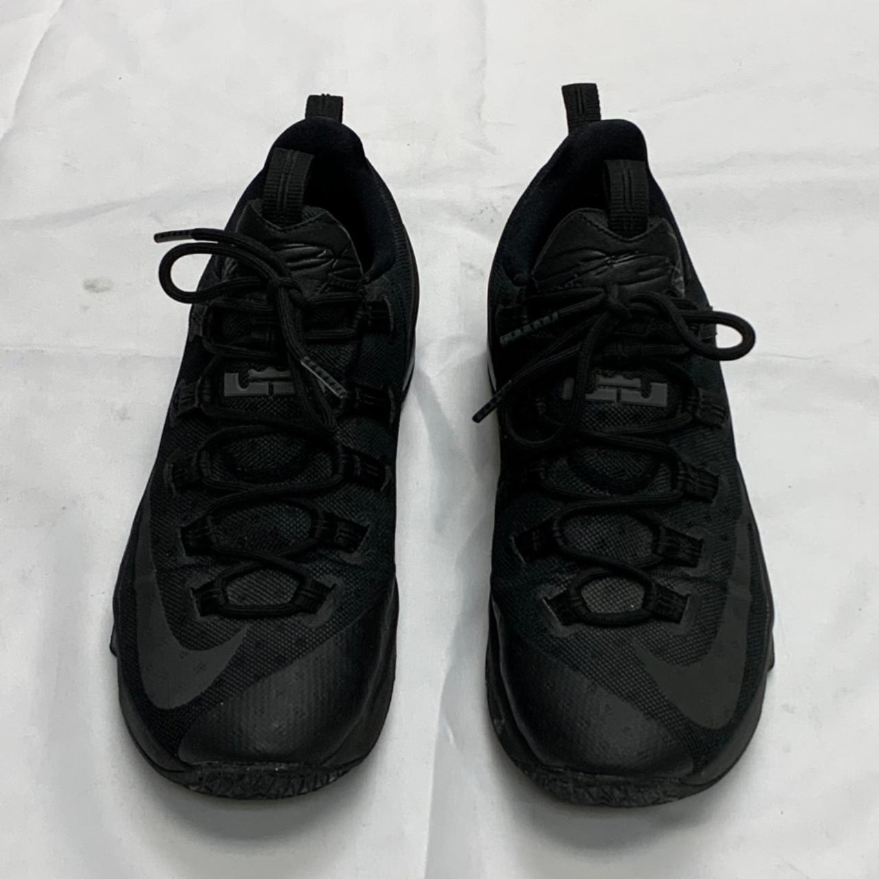 Lebron 13 outlet low triple black