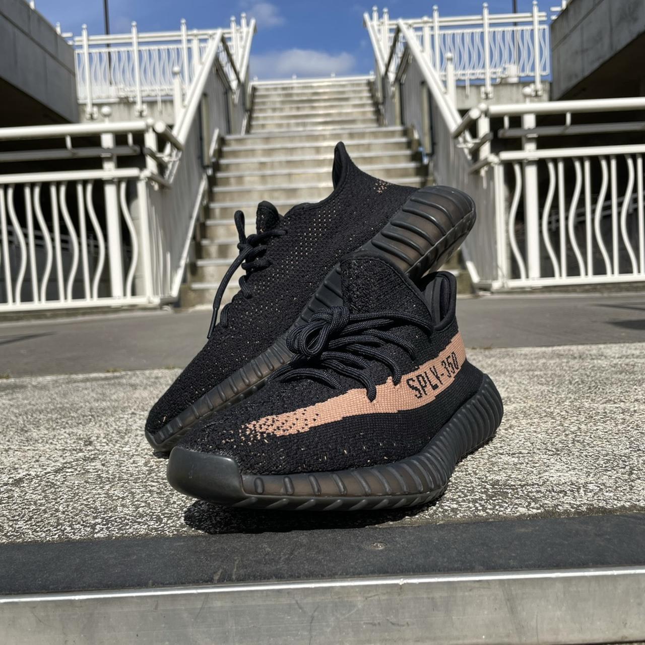 Yeezy Boost 350 V2 Copper, No upper wear at