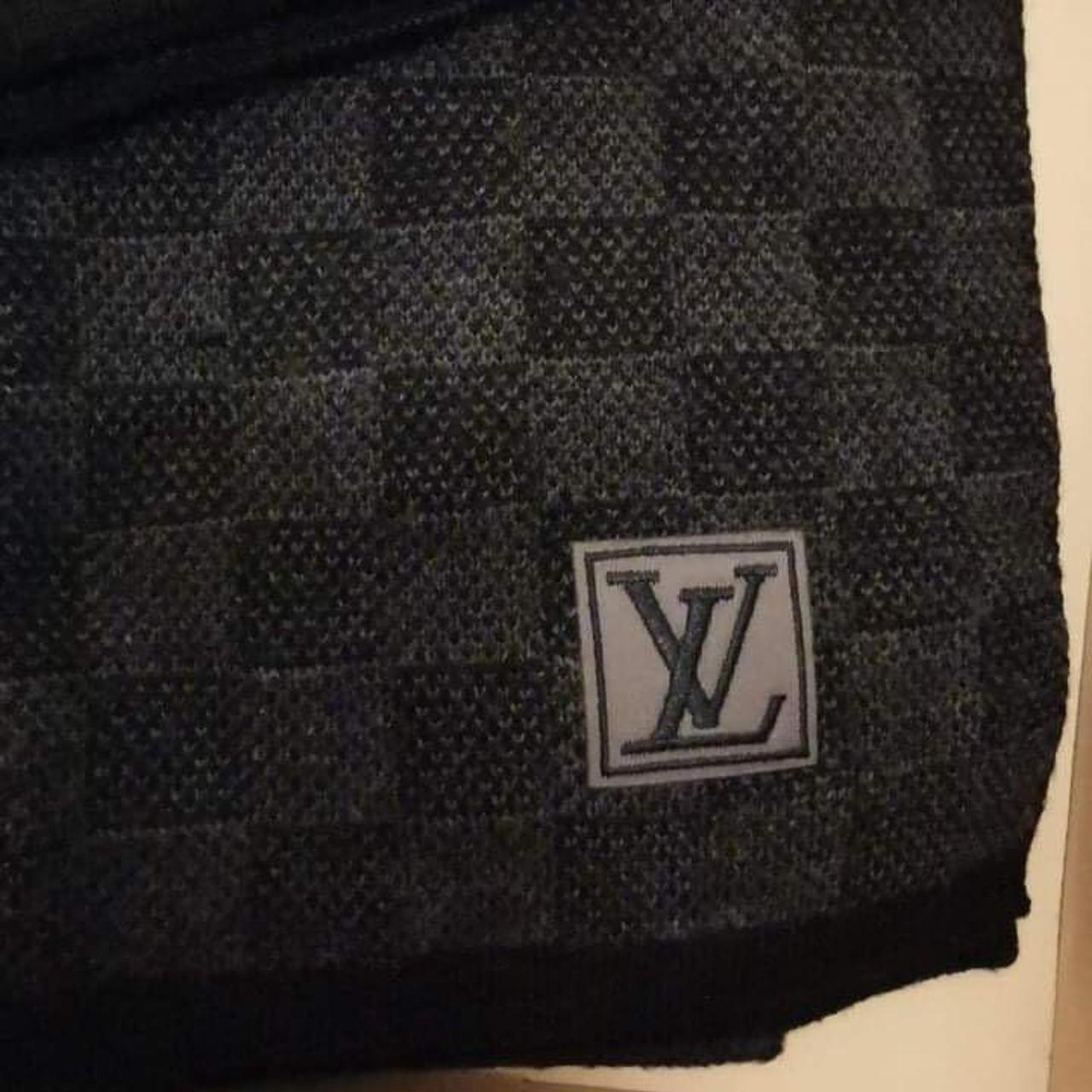 Get your LV hat and scarf sets ready for winter - Depop
