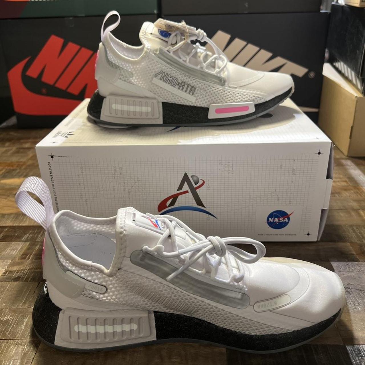 nmd r1 outlet