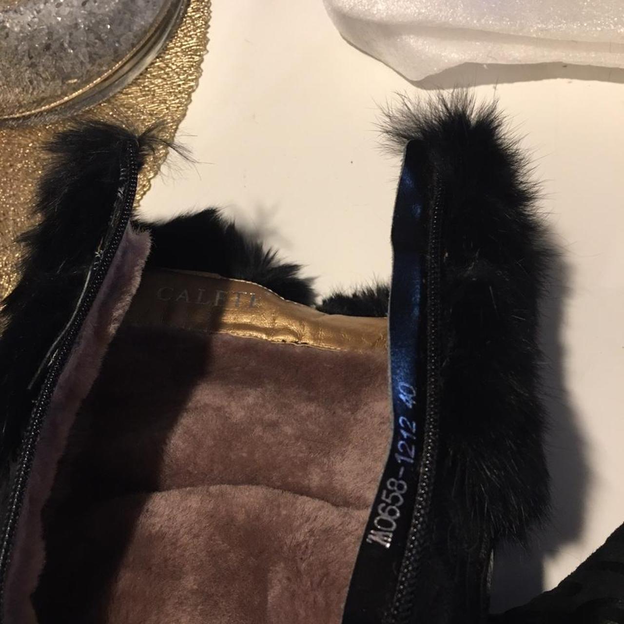 Italian Fur lined boots. Size 40- beautiful black... - Depop