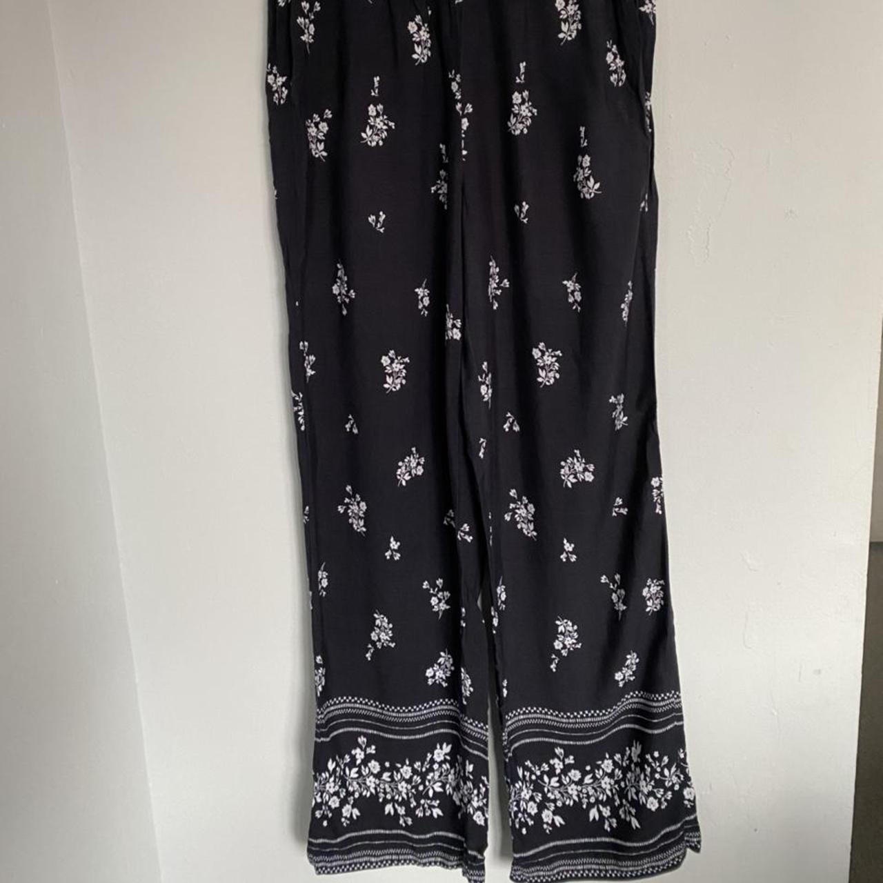 H&M Women's Navy and White Trousers | Depop