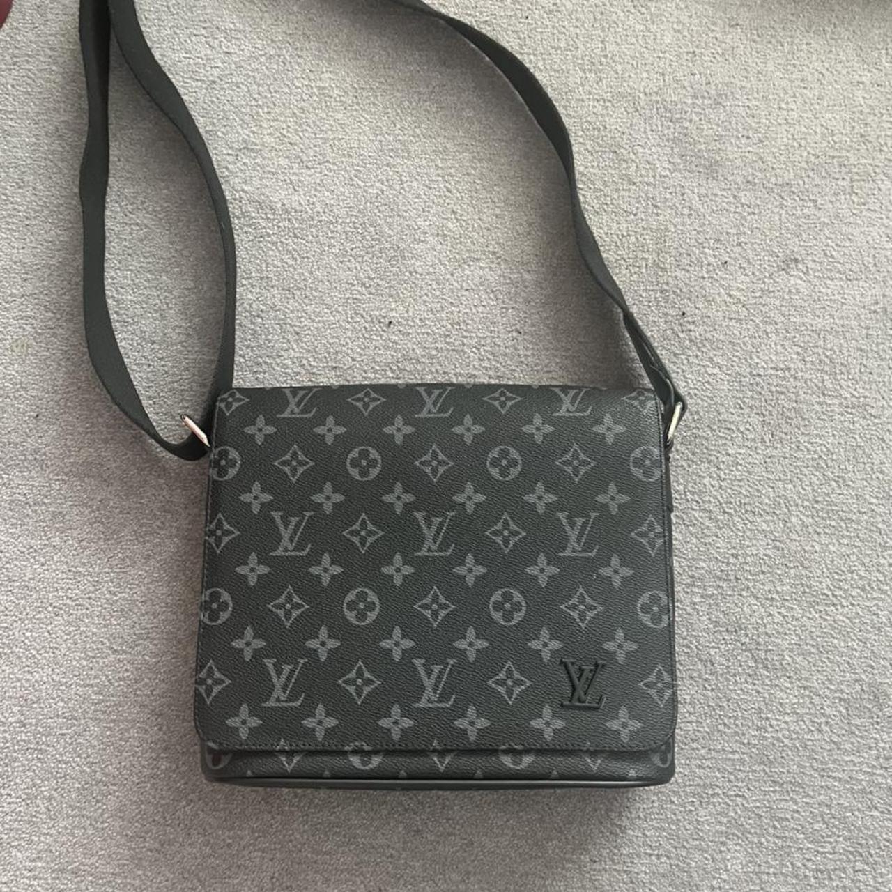 Louis Vuitton messenger bag - Depop