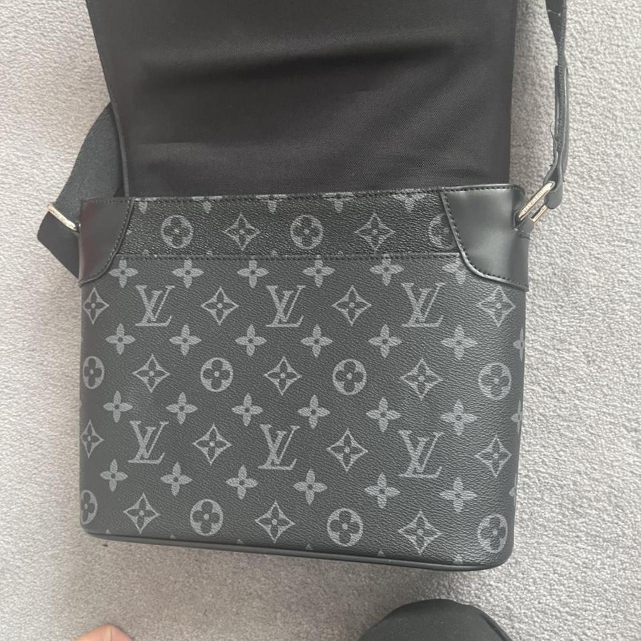 Louis Vuitton messenger bag - Depop