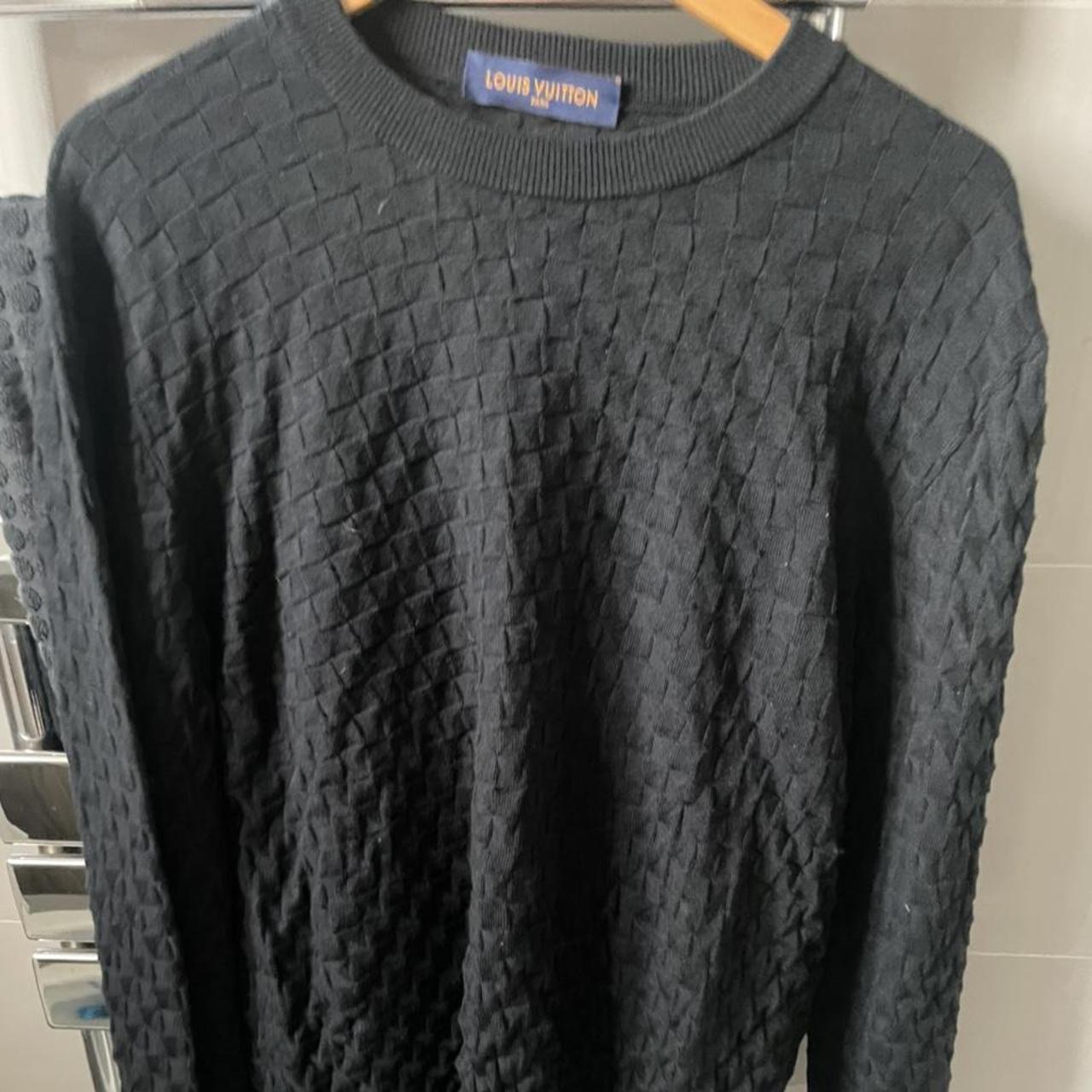Louis Vuitton long sleeve in great condition - Depop