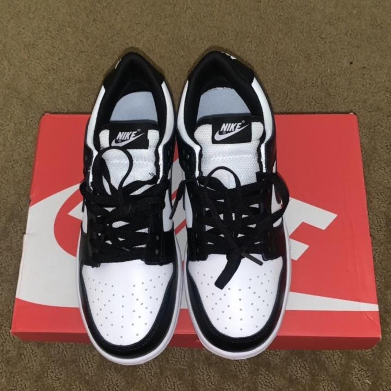 womens black and white nike dunks