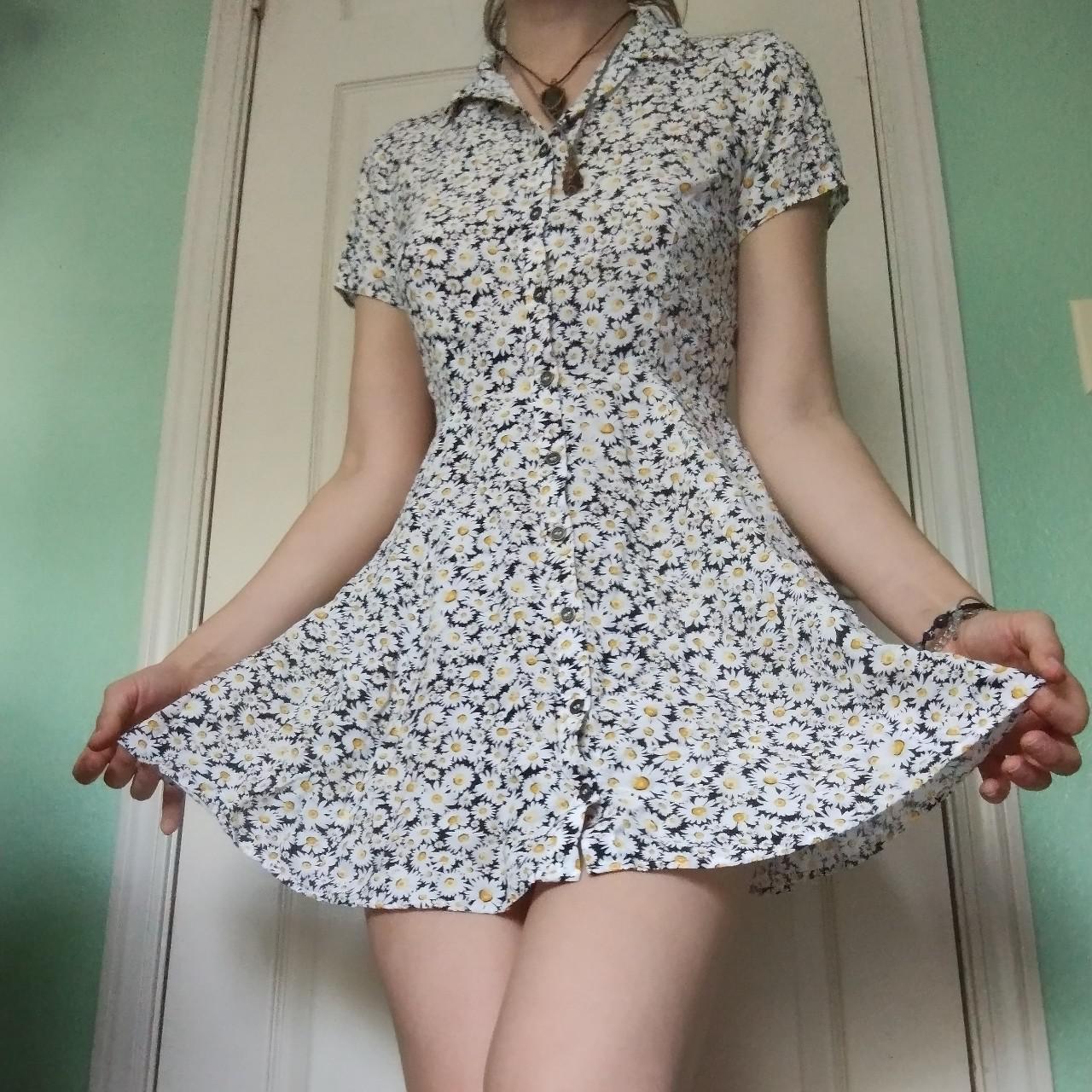 Daisy dress! Forever 21 💗 the backside is a little... Depop