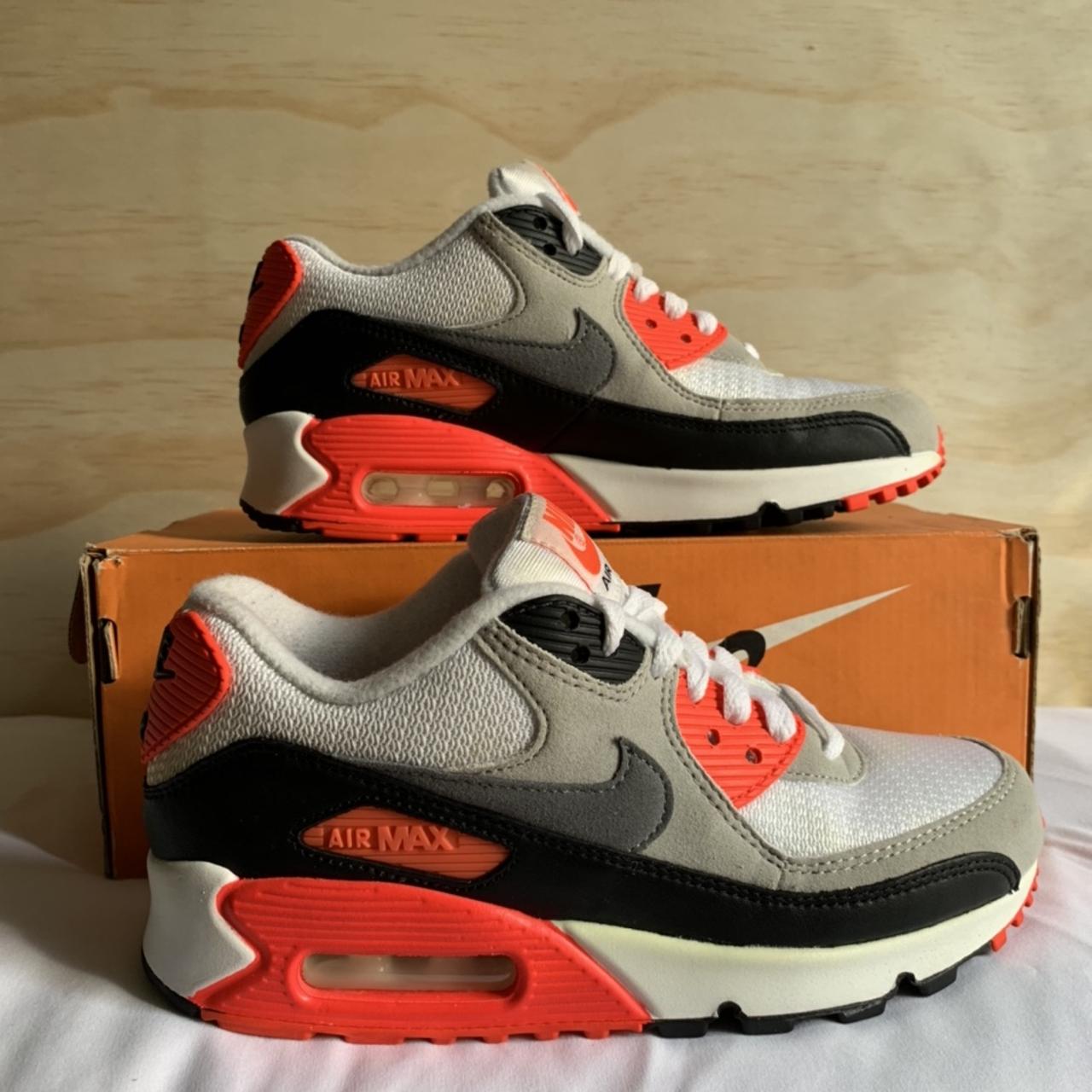 Nike Women's Orange and Black Trainers | Depop