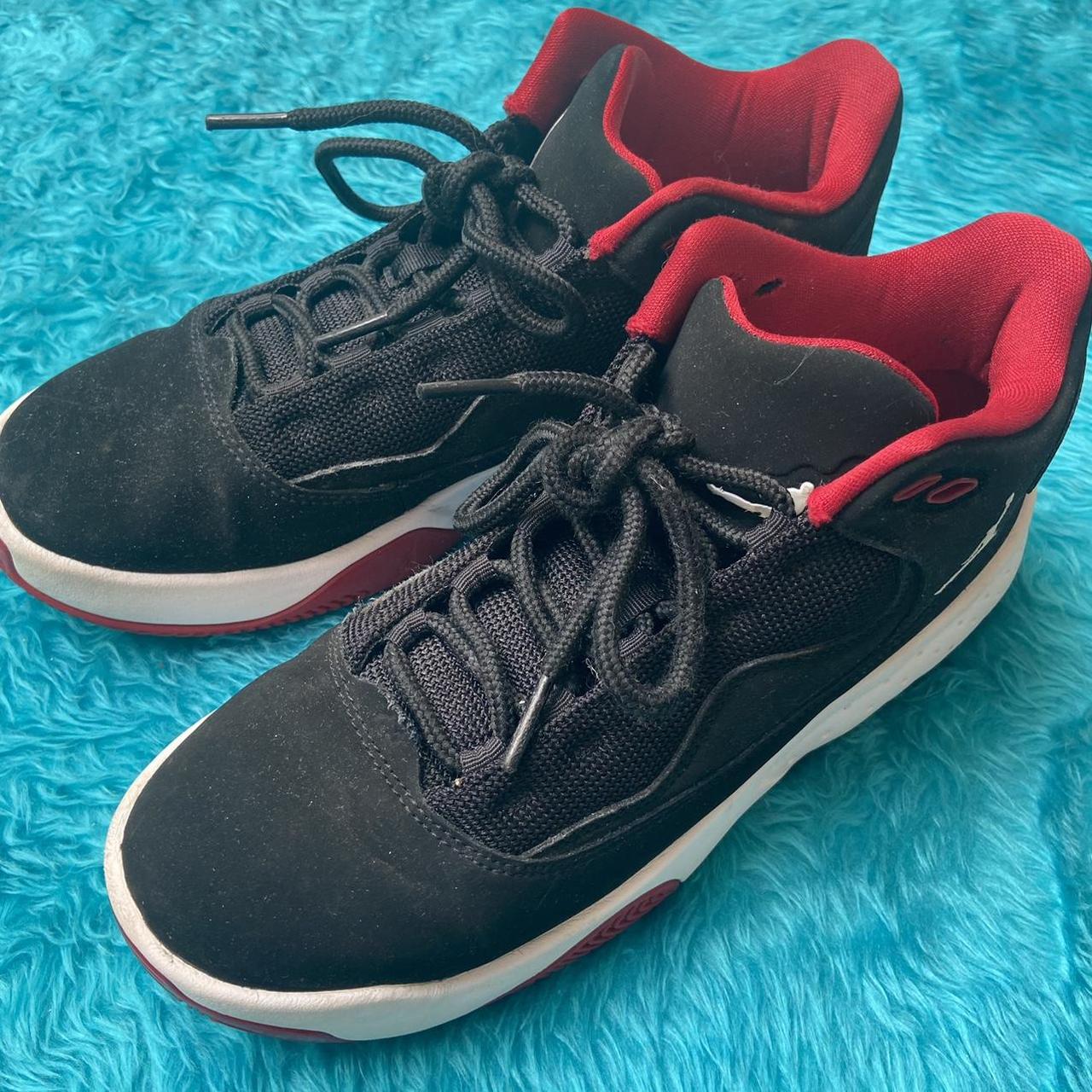 jordan max aura 2 red