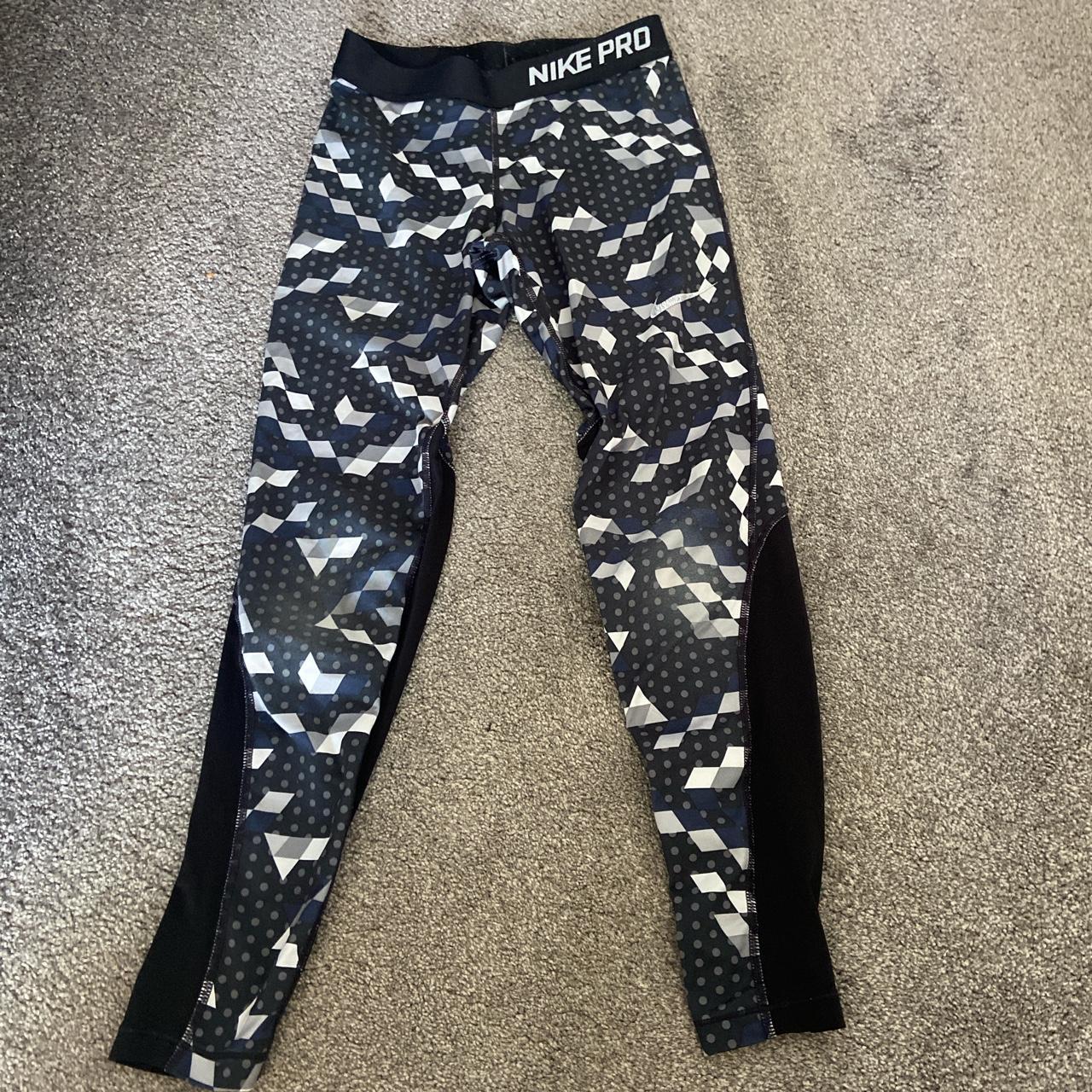 Nike Black and White Leggings | Depop