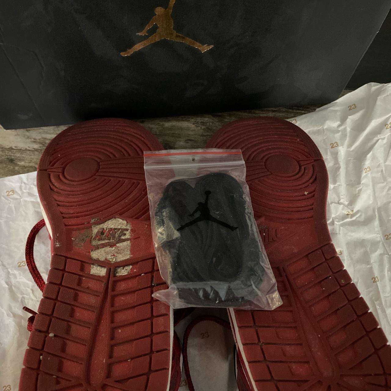 restocks jordan 1 mid rosa