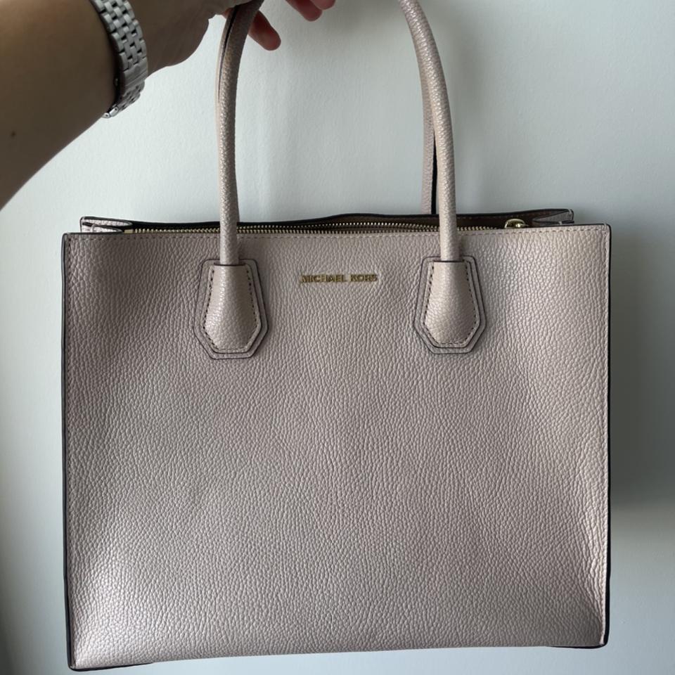 Authentic Michael Kors handbag Mercer Large Pebbled - Depop