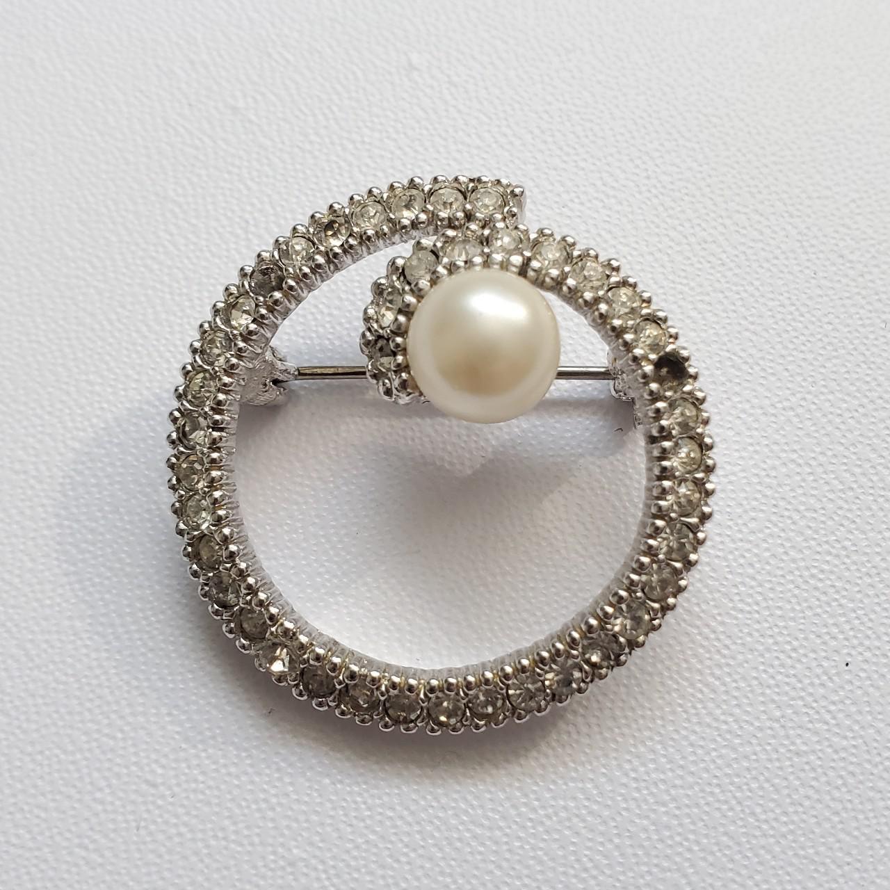 Product Image 1 - Silver rhinestone and pearl pin.
