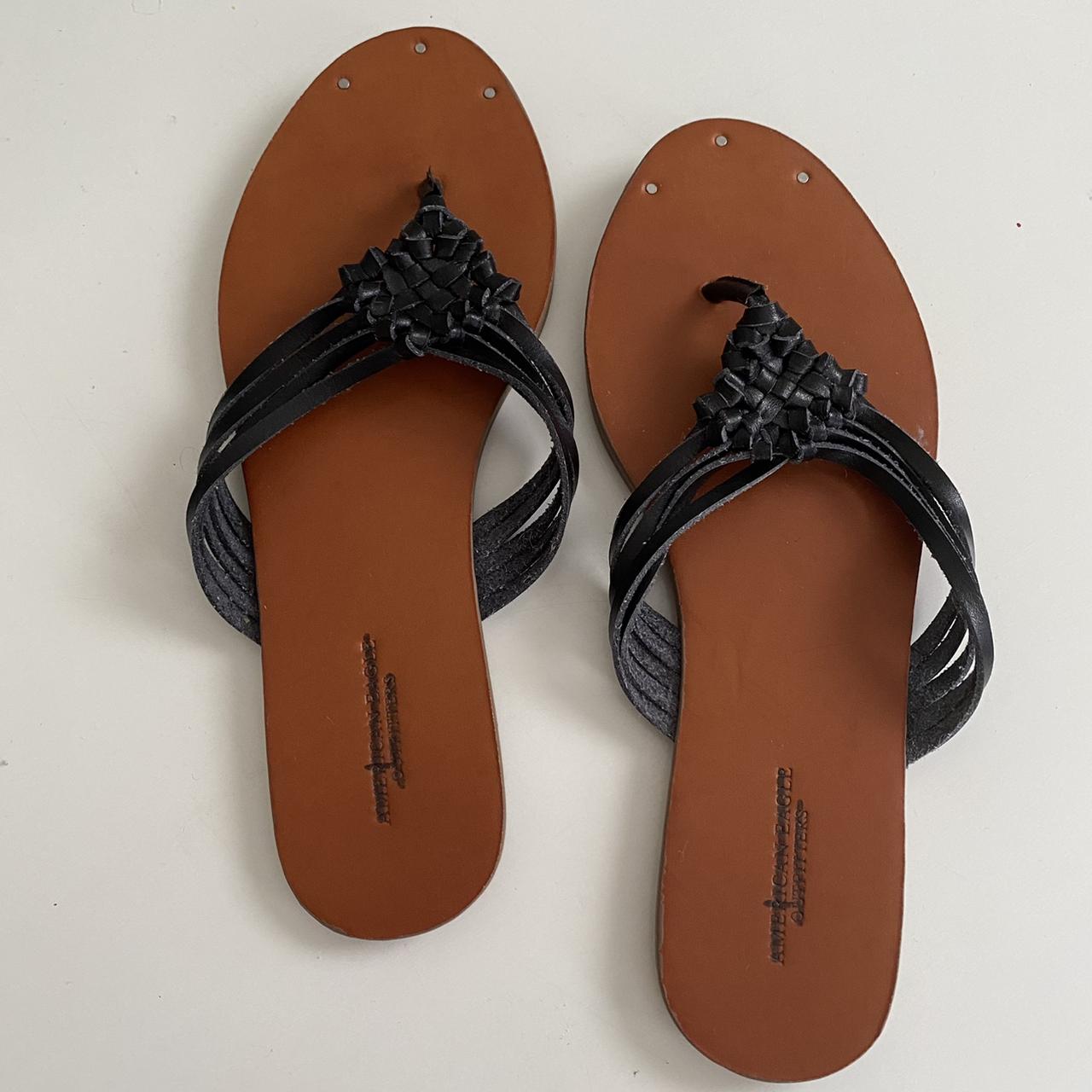 American eagle black hot sale flip flops