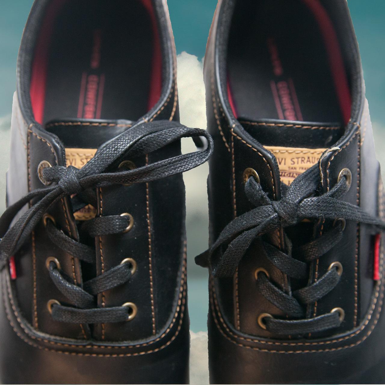 levi flatform trainers