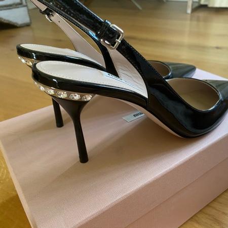 【セール】Miu Miu ネイビー リボン付き　ベルベット　ハイヒール　未使用 New Miu Miu Calzature Donna Shoes, size 37, black | Depop