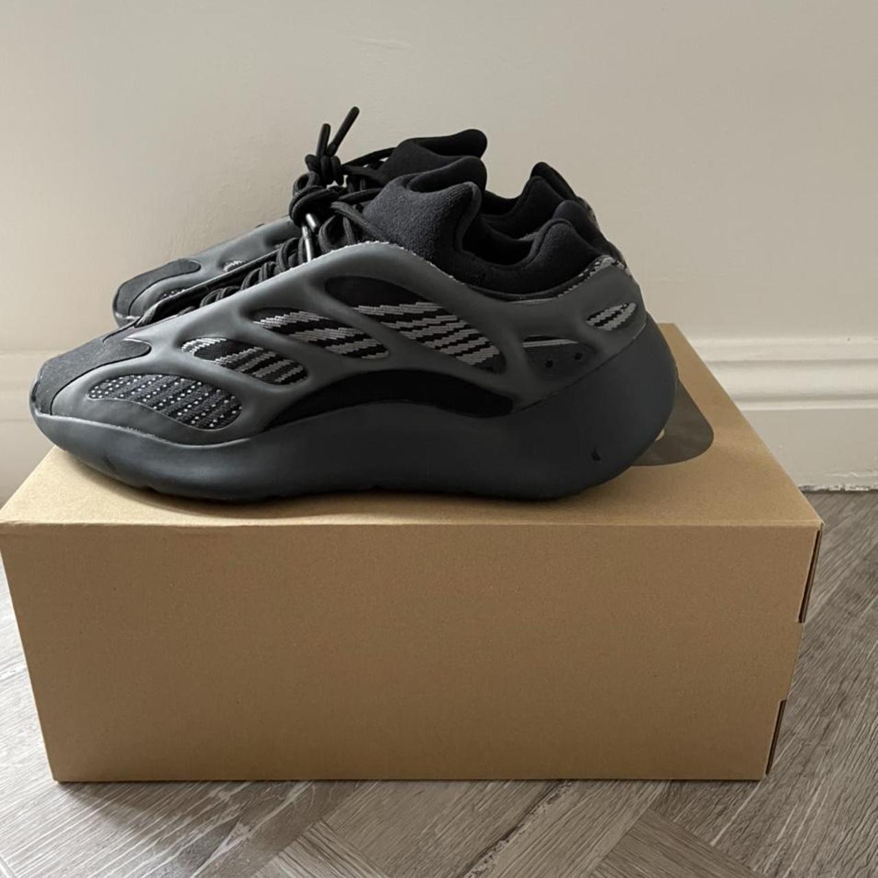 Yeezy sale 700 mint