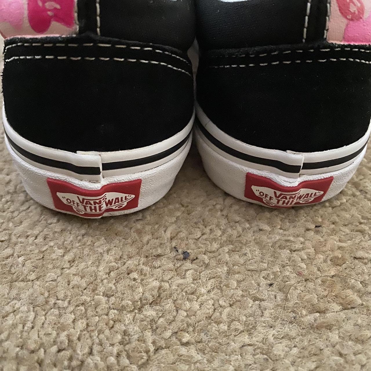 Black vans sale pink hearts