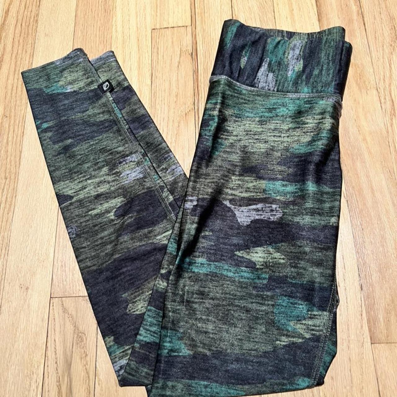 Women's Black and Green Leggings | Depop