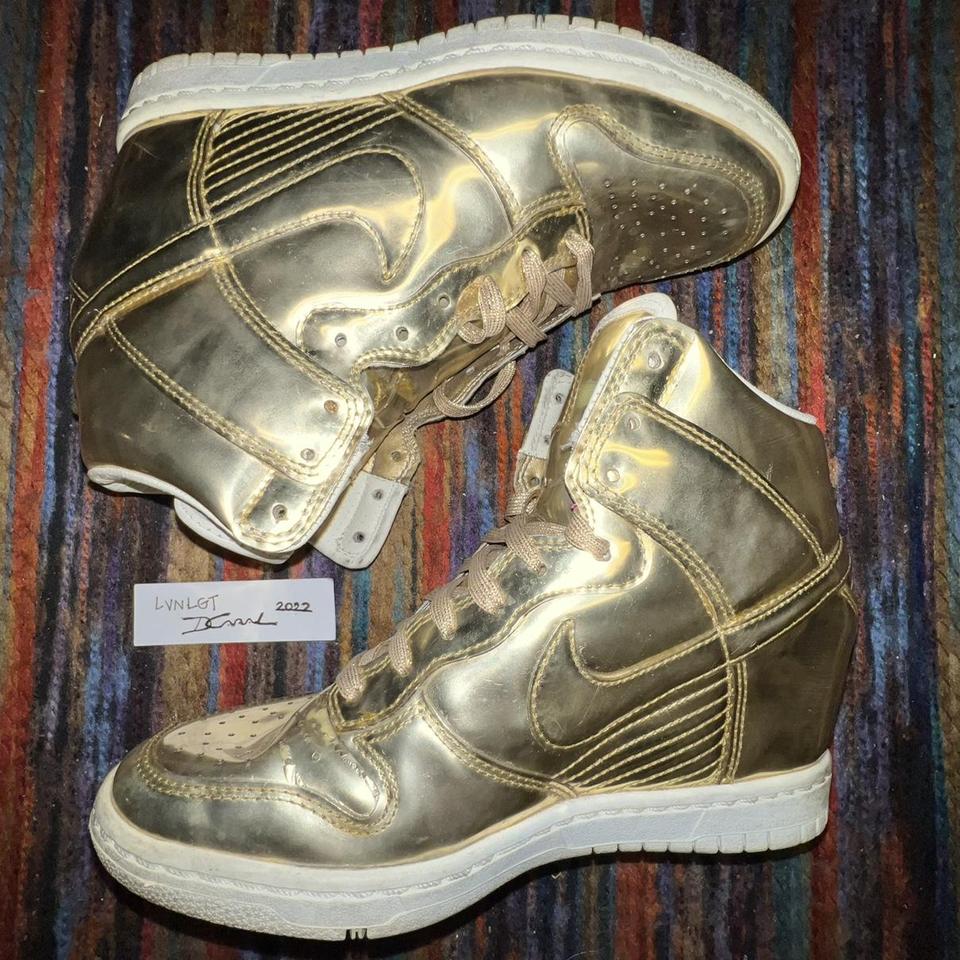 Nike sky high dunks liquid outlet gold