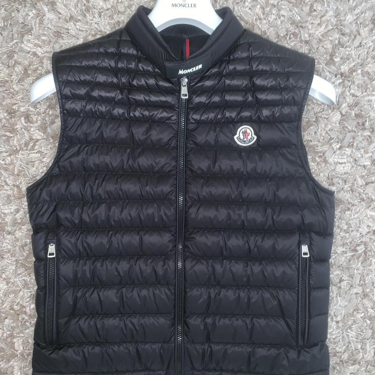 Moncler gir store