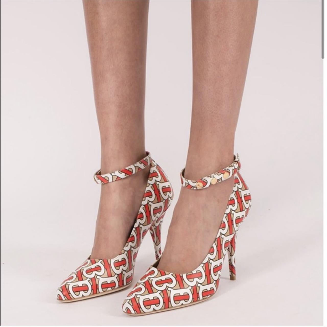 Burberry TB monogram print orange pumps