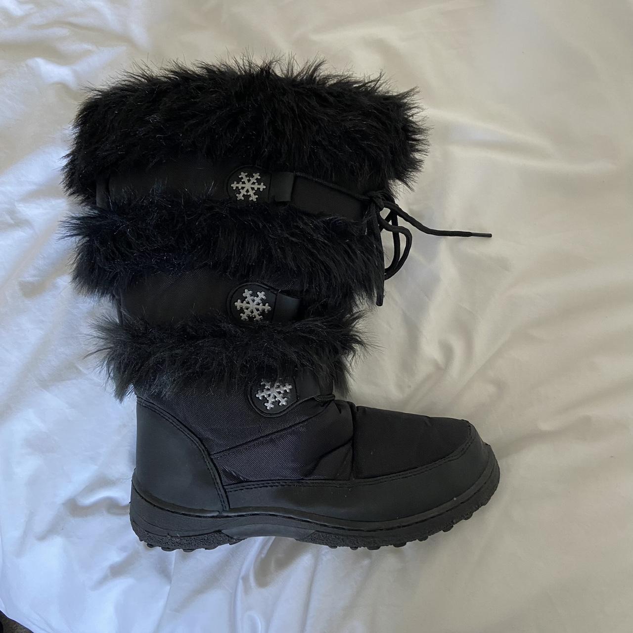 Snow boots!! Black furry boots with lace up detail... - Depop