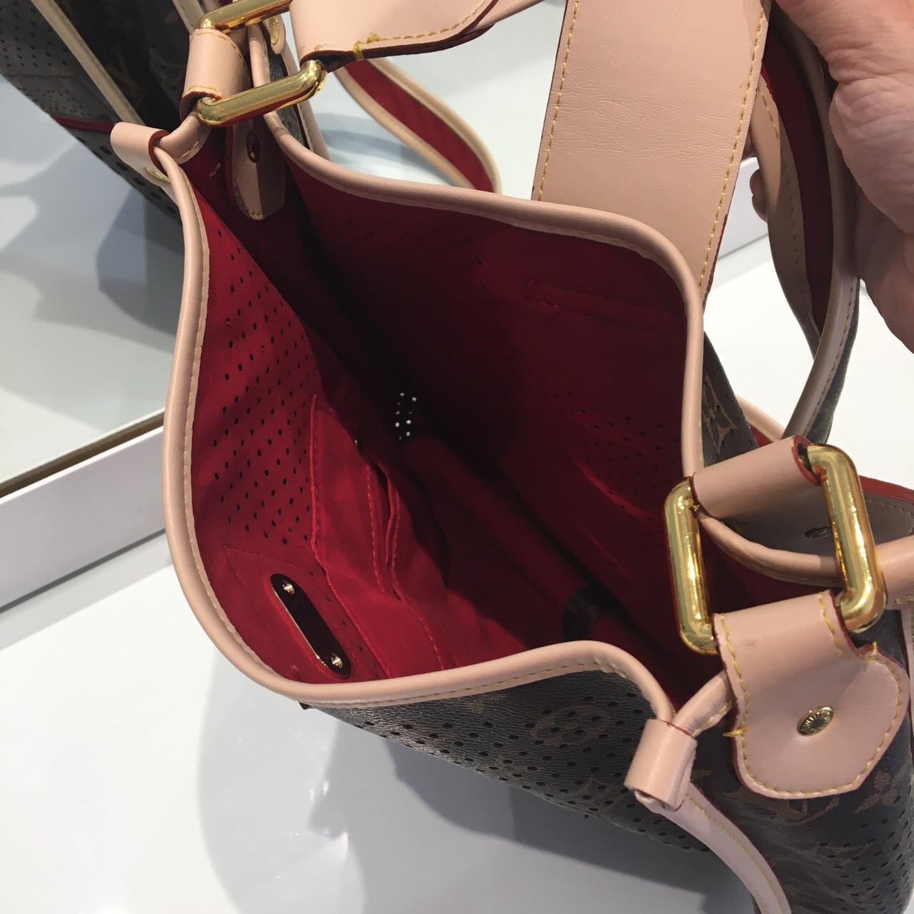 Louis Vuitton crossbody bag Gold hardwear Red - Depop