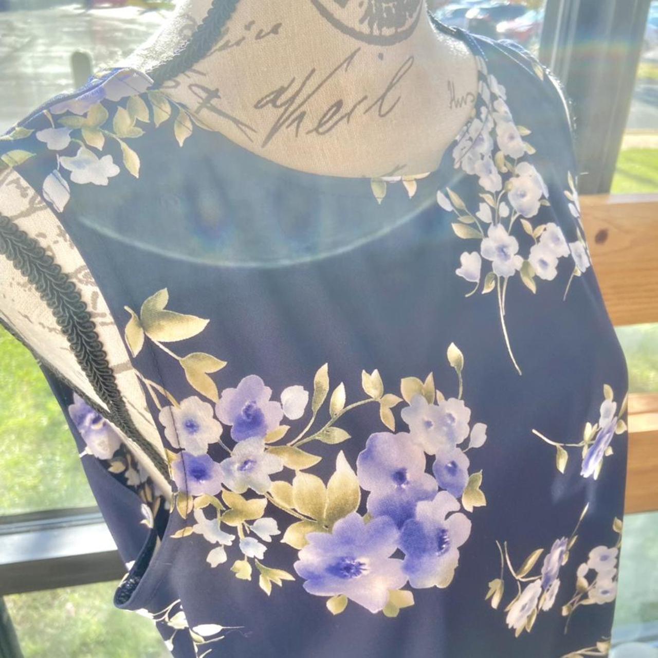 Product Image 3 - Sleeveless navy blue floral dress