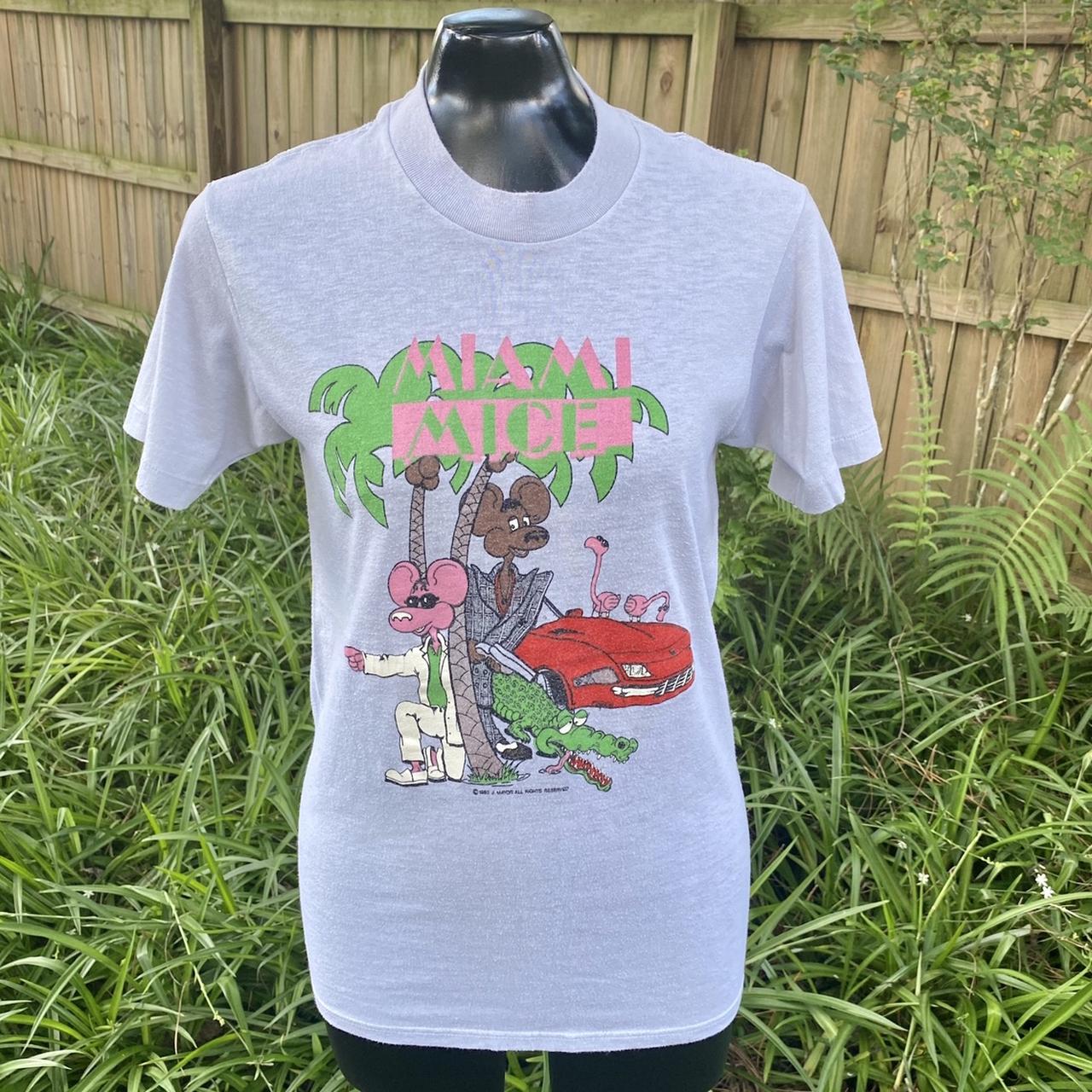 Women's Grey and Pink Tshirt Depop