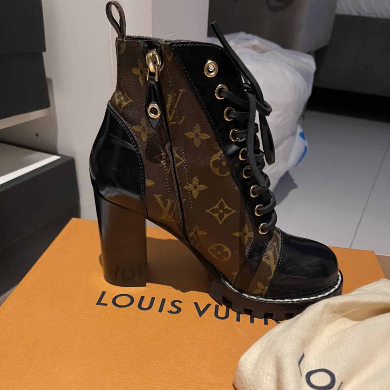 lv star trail ankle boot