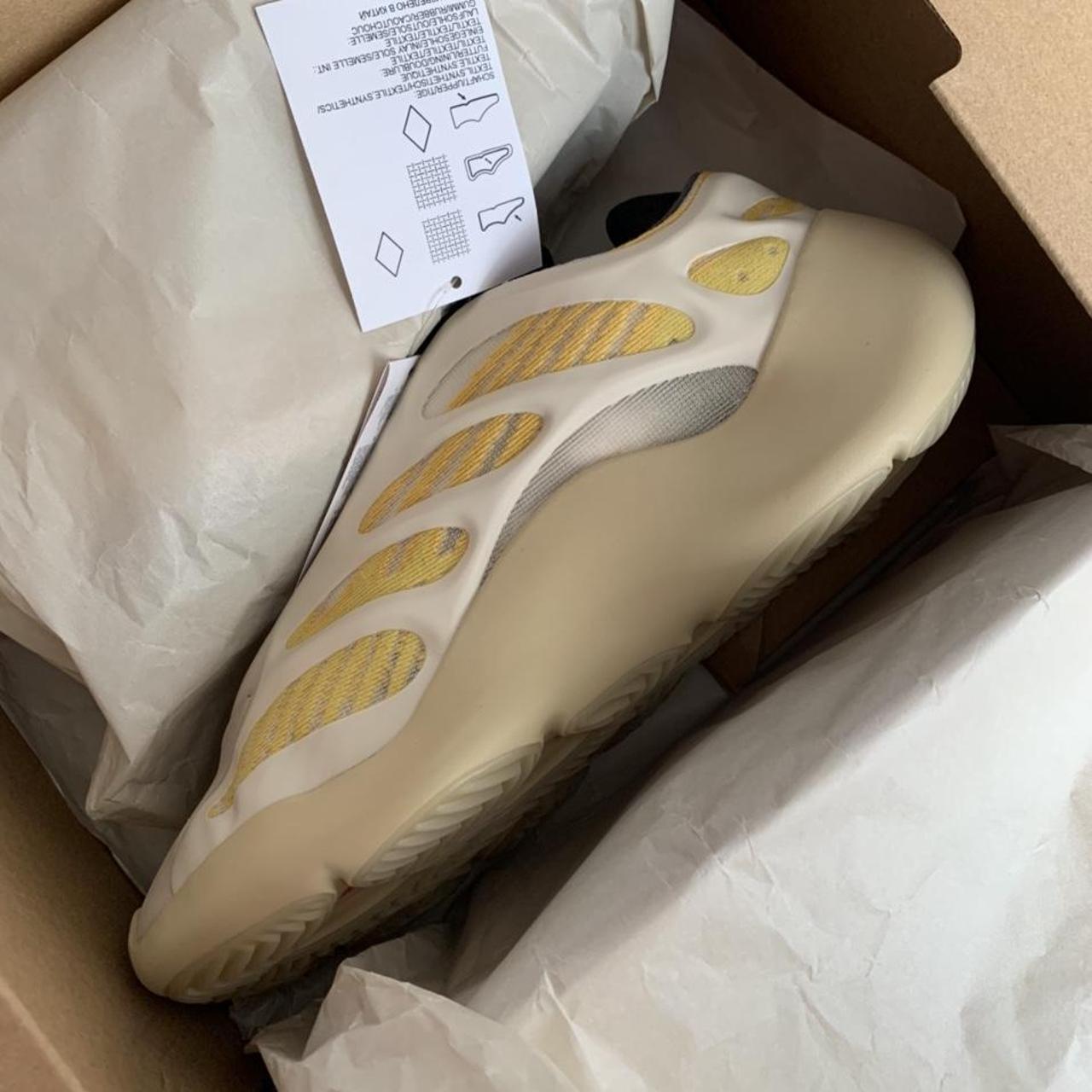 yeezy 700 v3 safflower size 9