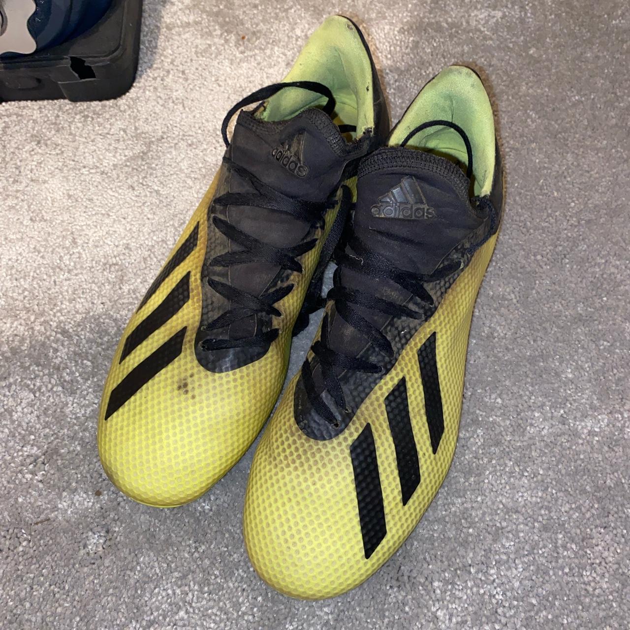 Adidas Men's Yellow and Black Boots | Depop