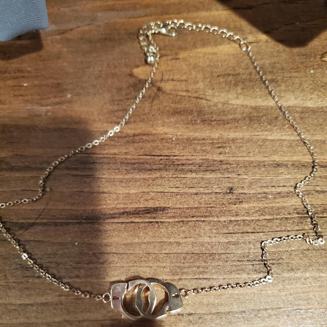 Super cute gold handcuff necklace! Can fit like Depop