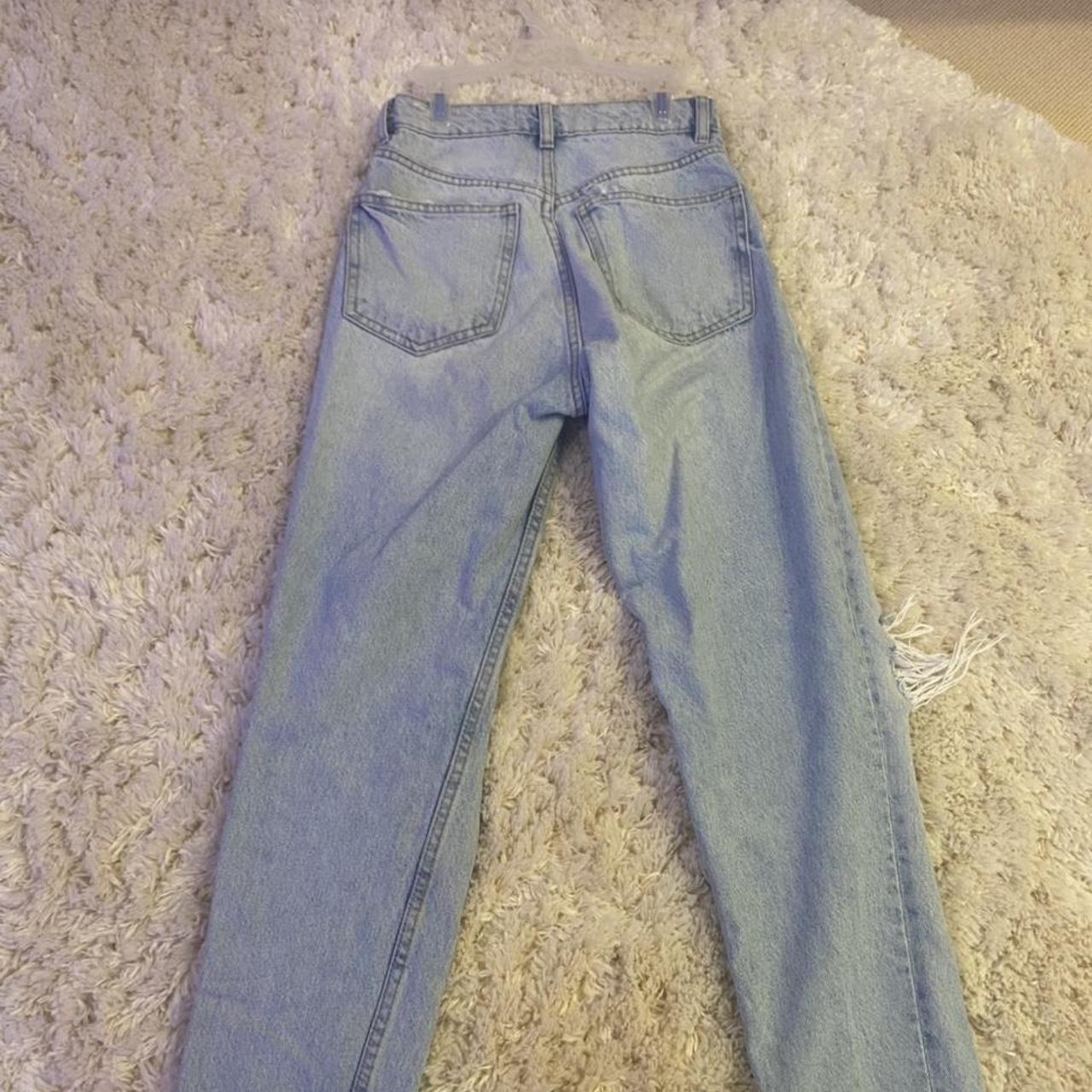 Super cute light wash Zara jeans! Size 0 but fit... Depop