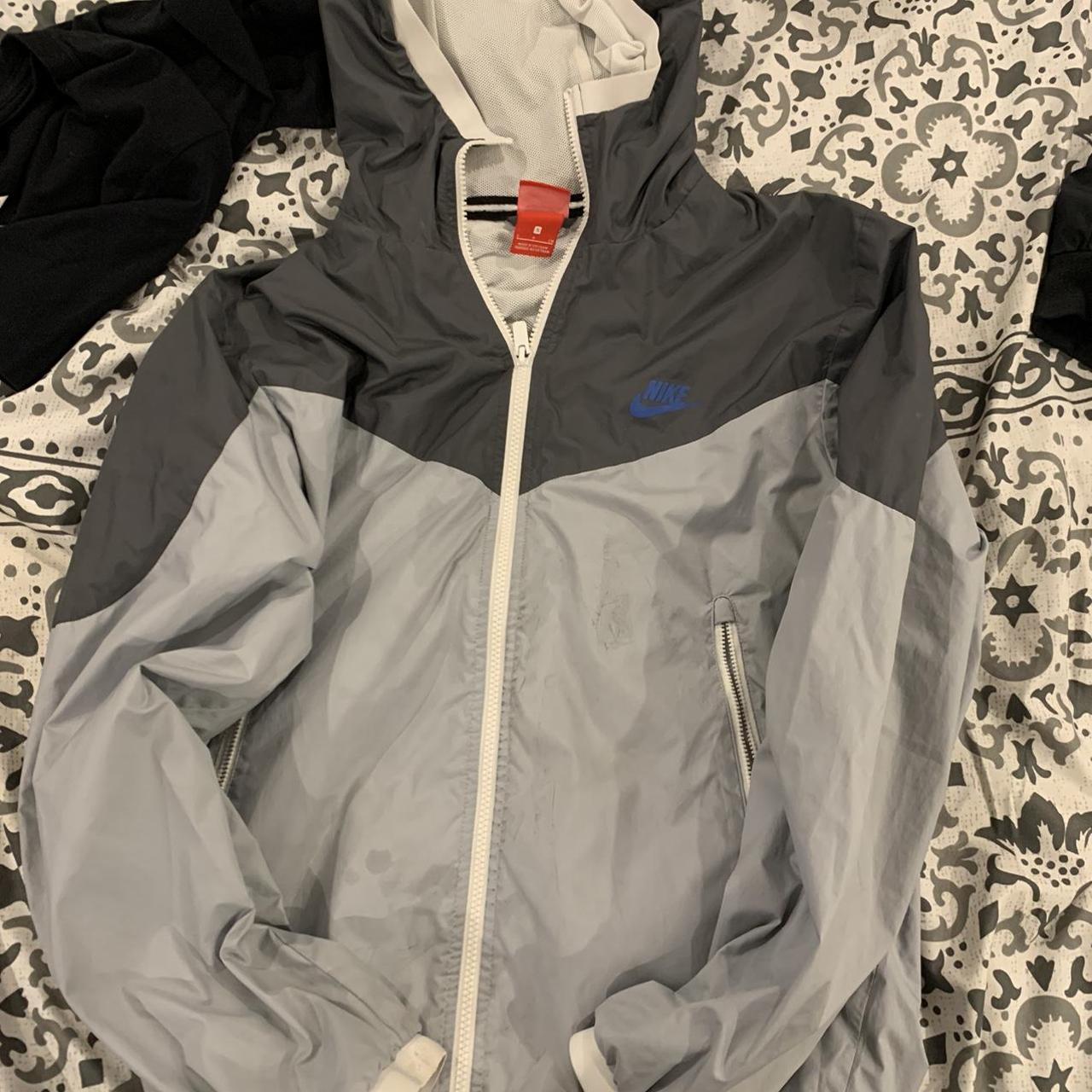 Nike windbreaker fits small - medium - Depop