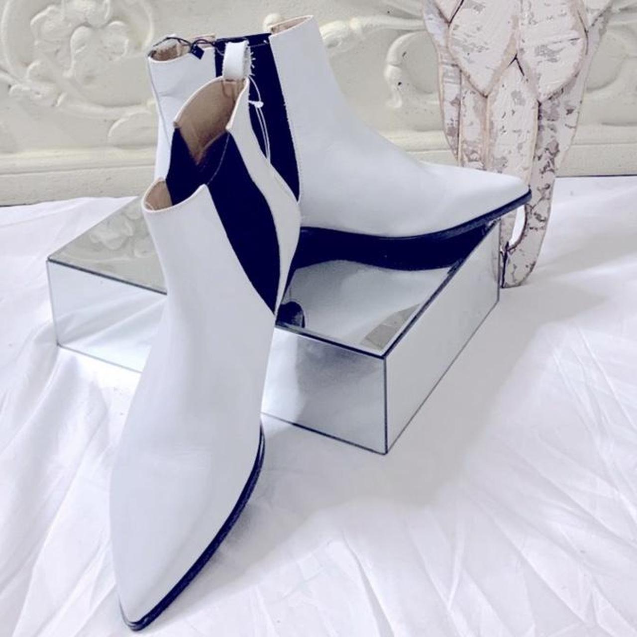 Zara Women's White and Black Boots (2)