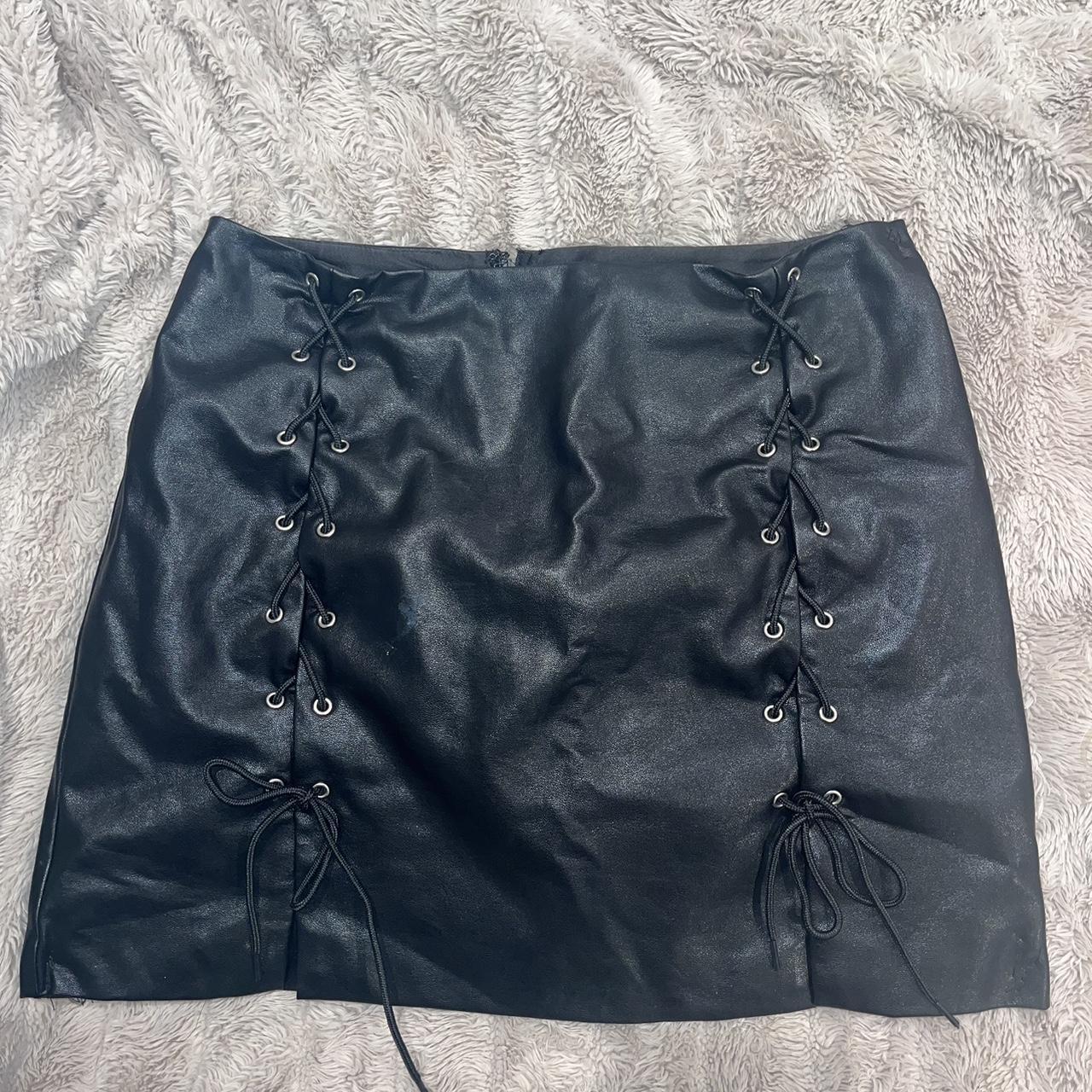 Baldy worn leather skirt 🍝🍝🫀🫀🌸 - Depop
