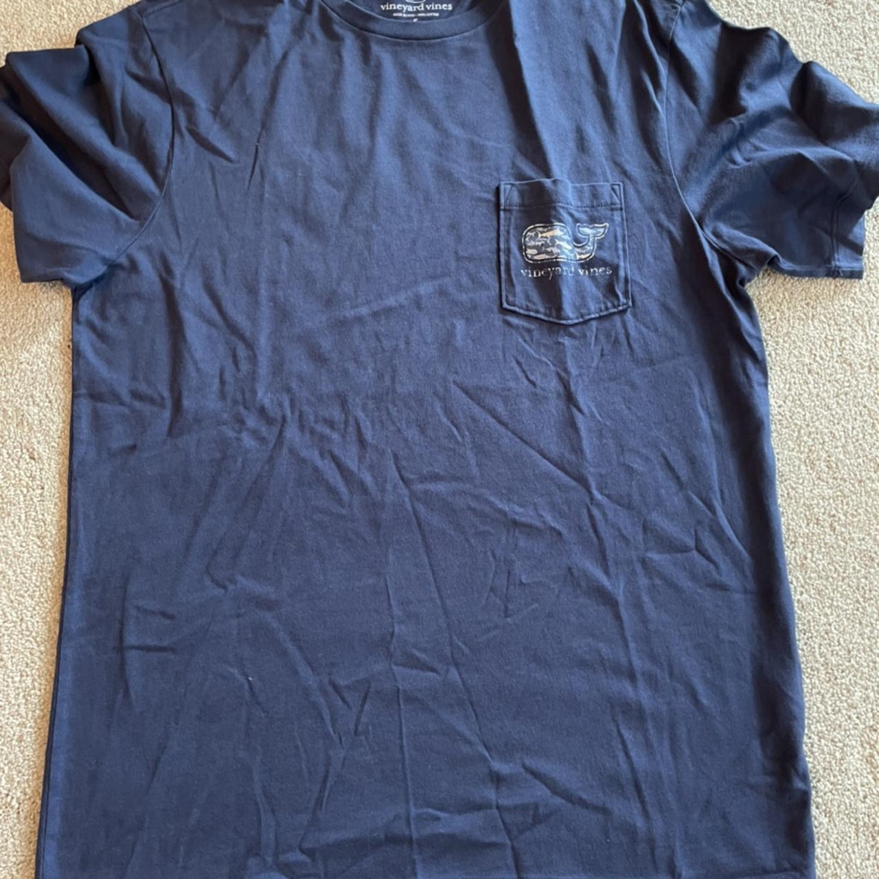 Vineyard Vines Men's Blue and Navy T-shirt | Depop