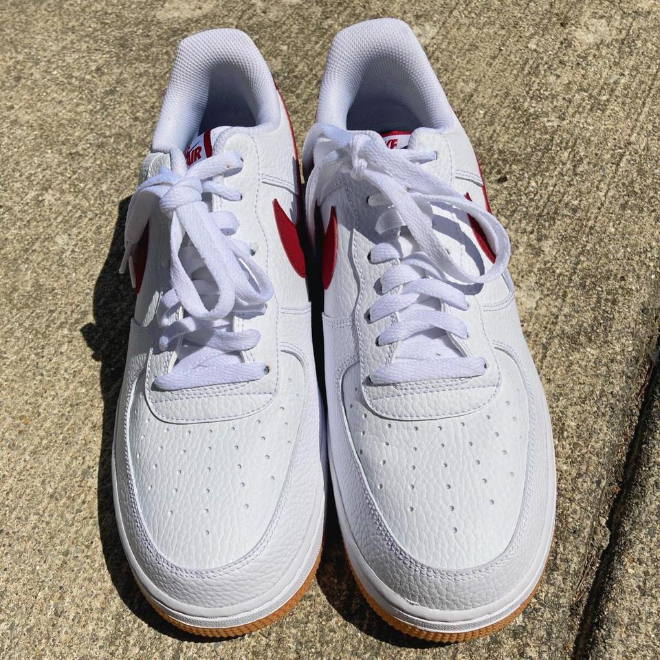 Nike air force 1 trainers with outlet red swoosh and gum sole