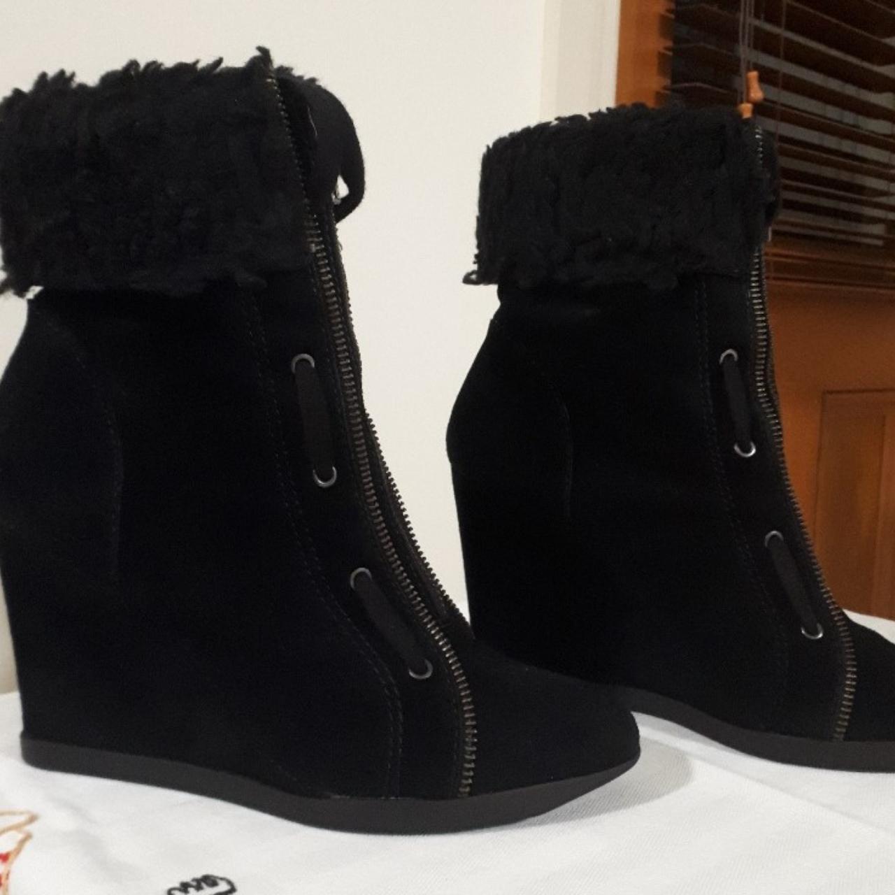 Juicy Couture Women's Black Boots | Depop