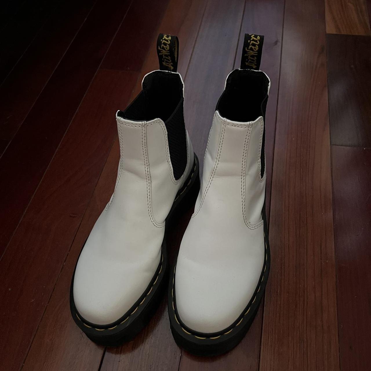 2976 smooth leather platform chelsea hot sale boots white