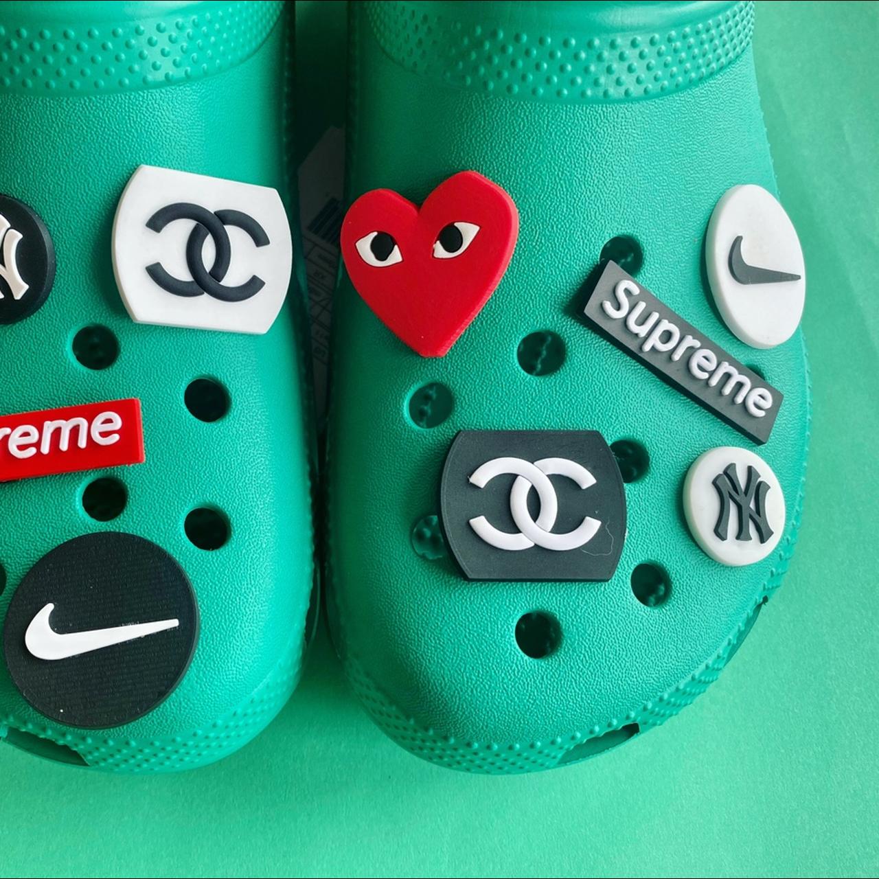 Supreme croc jibbitz online