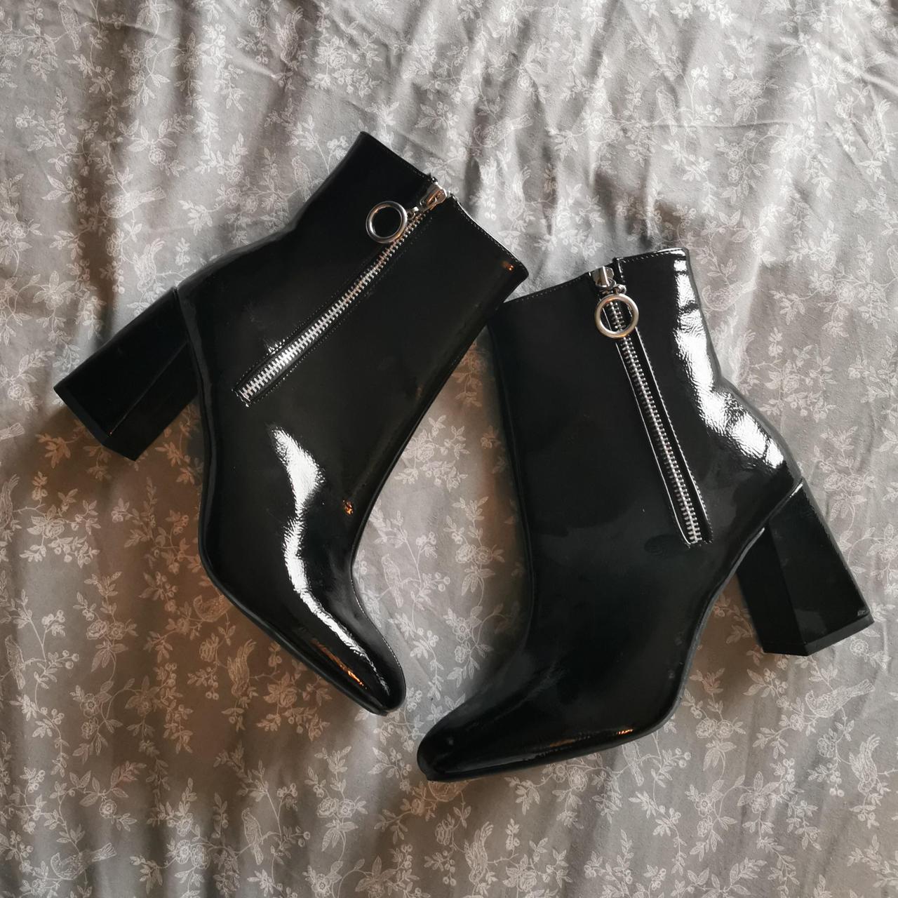 Black pu shiny heeled boots with silver zip size 6 - Depop