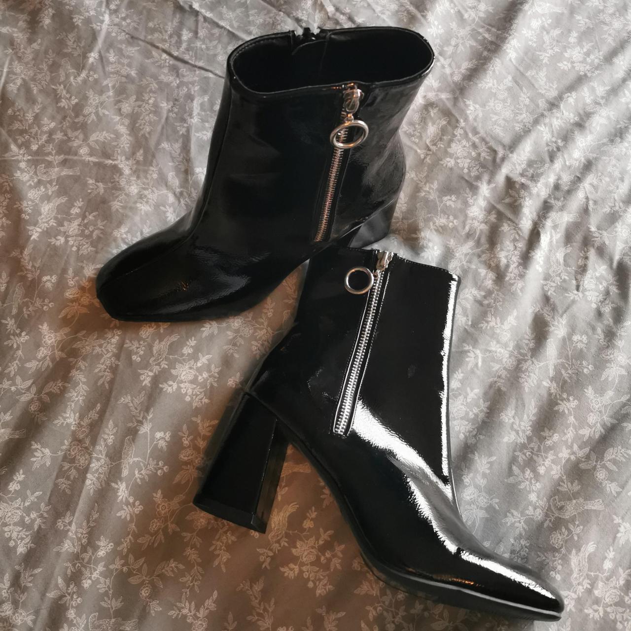 Black pu shiny heeled boots with silver zip size 6 - Depop