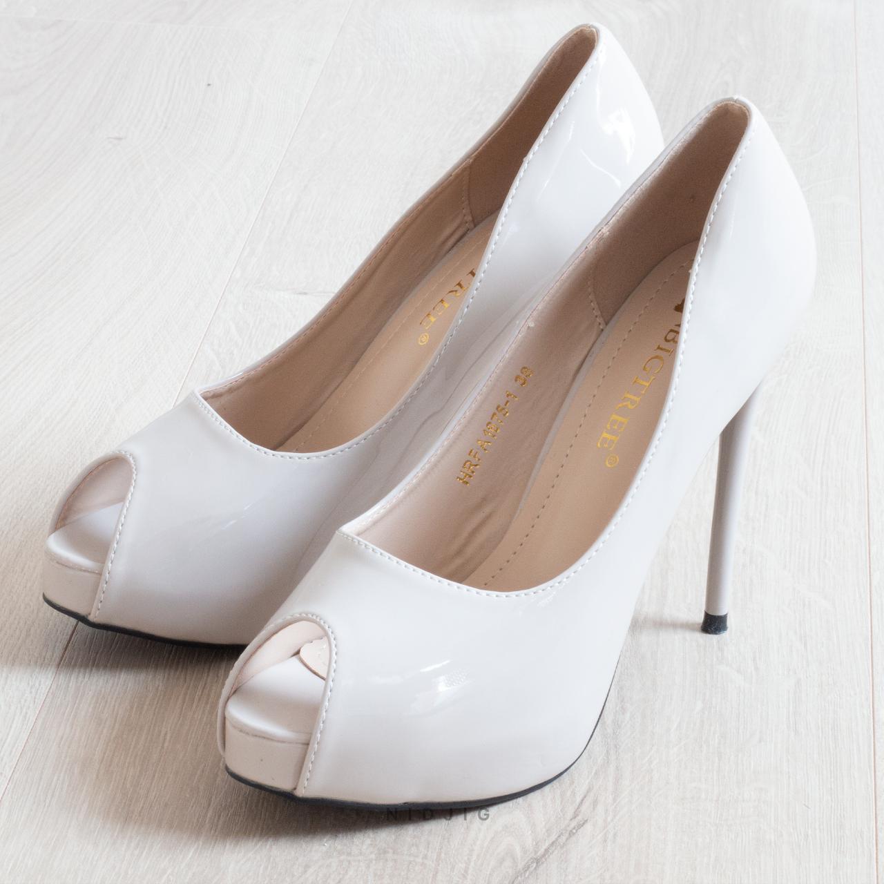 high heels pumps beige