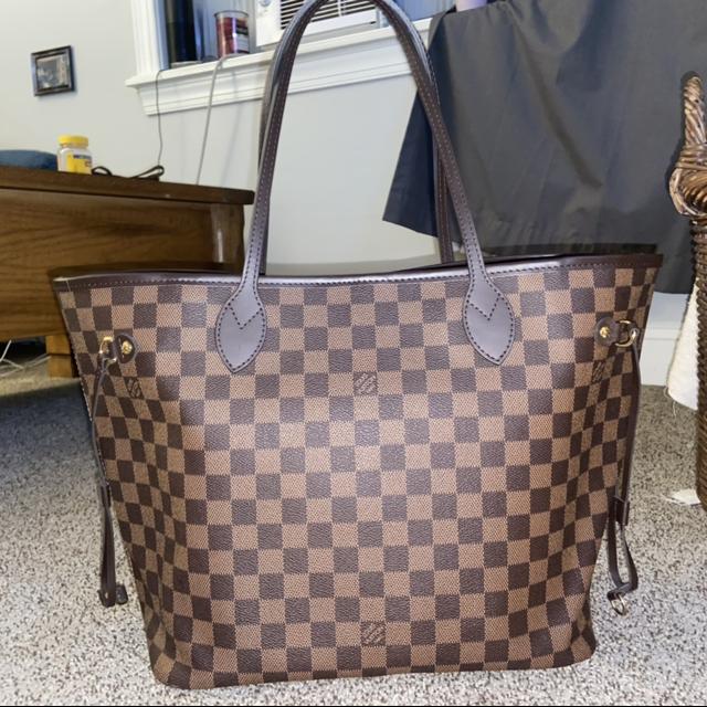 This is an authentic LOUIS VUITTON Damier Ebene - Depop