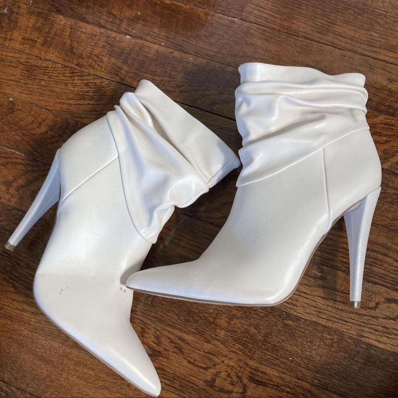 Shoedazzle top white booties